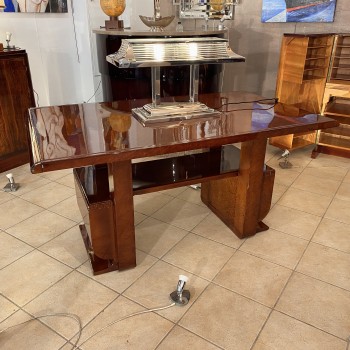 table de salle à manger et...